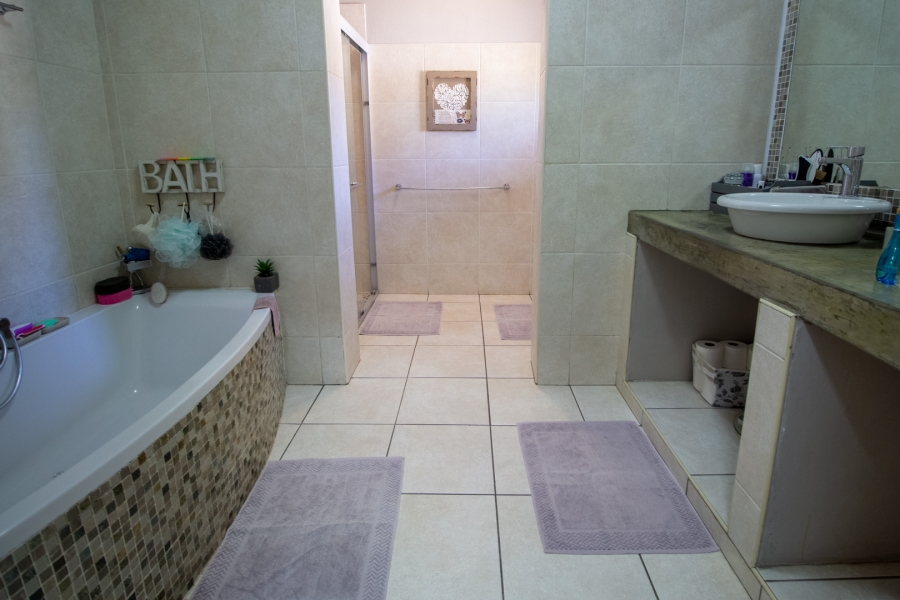 4 Bedroom Property for Sale in Die Rand Northern Cape